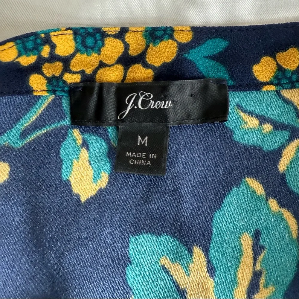 J. Crew Floral Hydrangea Drapey Crepe Wrap Blouse Shirt Size Medium EUC
